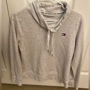 Tommy Hilfiger Sweatshirt • Free Shipping •